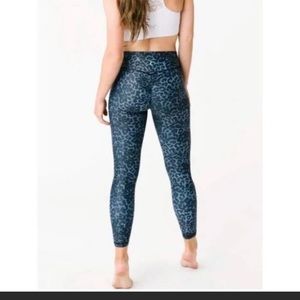 Zyia light luxe leggings with scrunch butt size 8-10